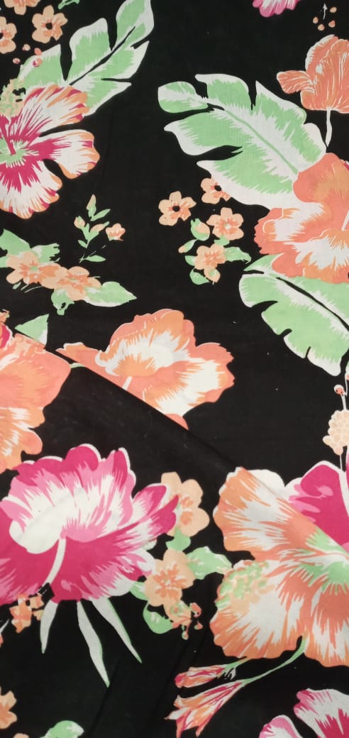 imagen de Batista estampada flores grandes fondo negro