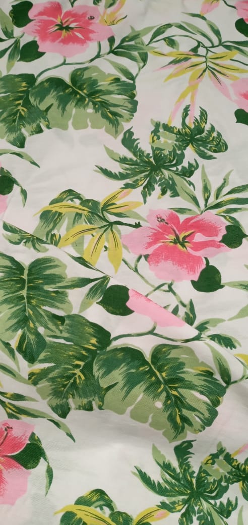 imagen de Batista estampada flores rosas y hojas verdes