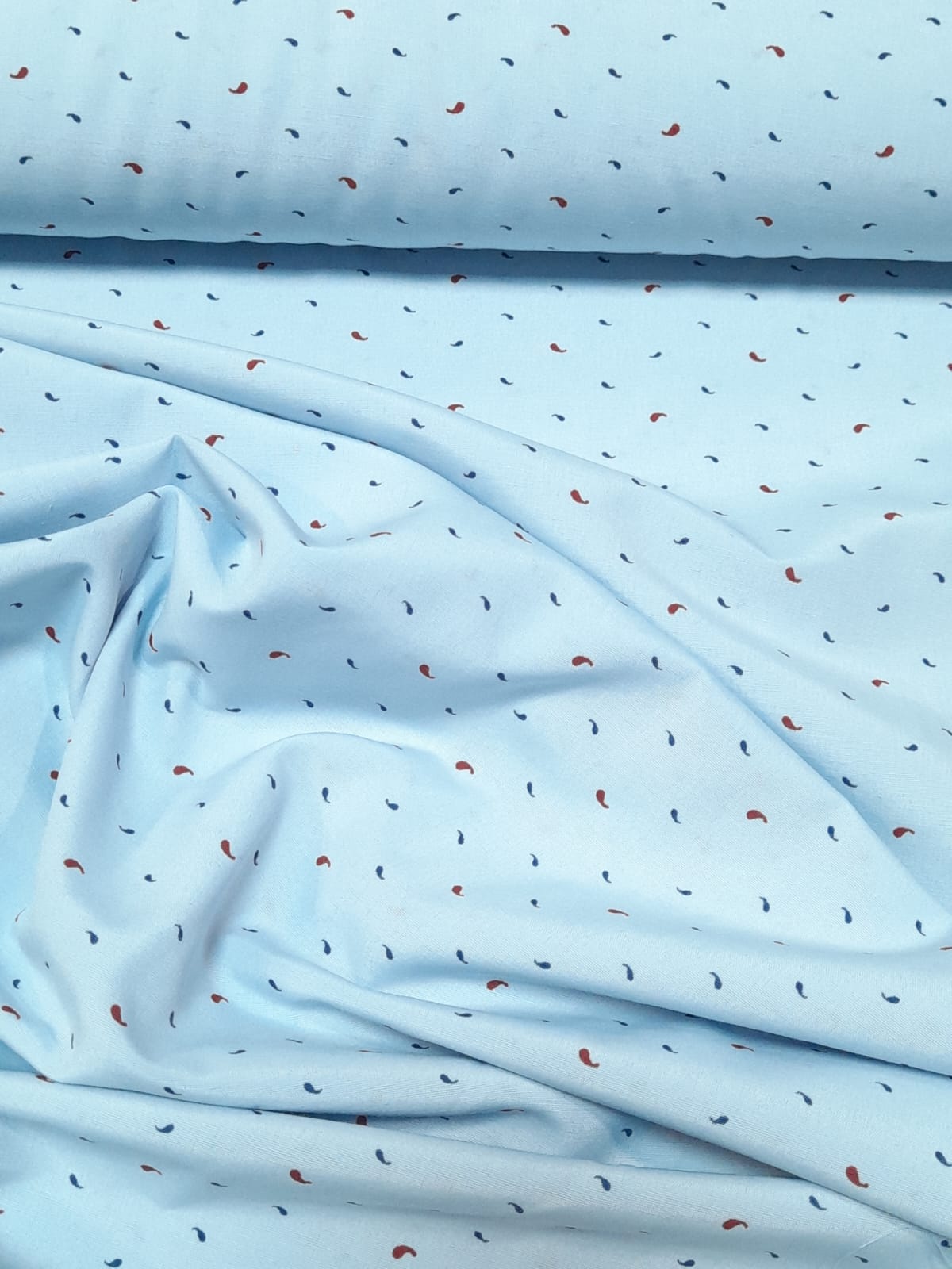 imagen de Batista estampada plumitas fondo celeste