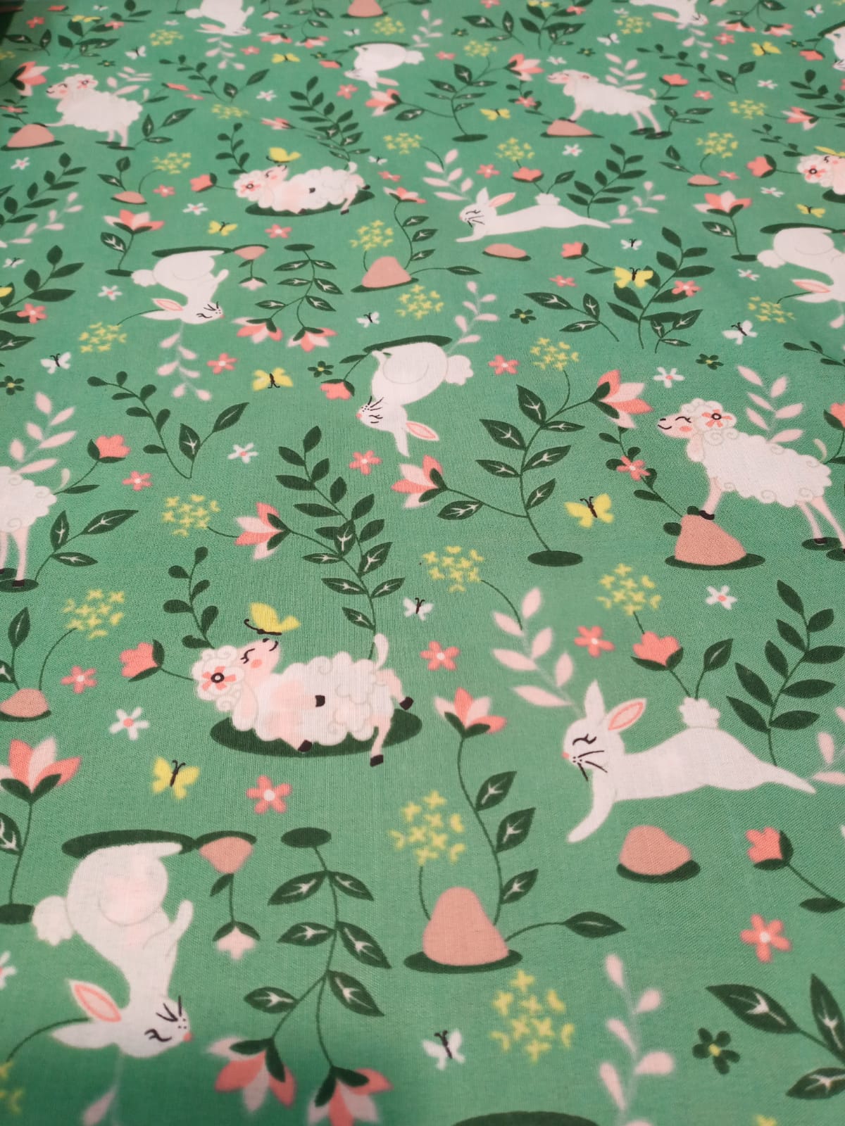 imagen de Batista estampada fondo verde conejitos