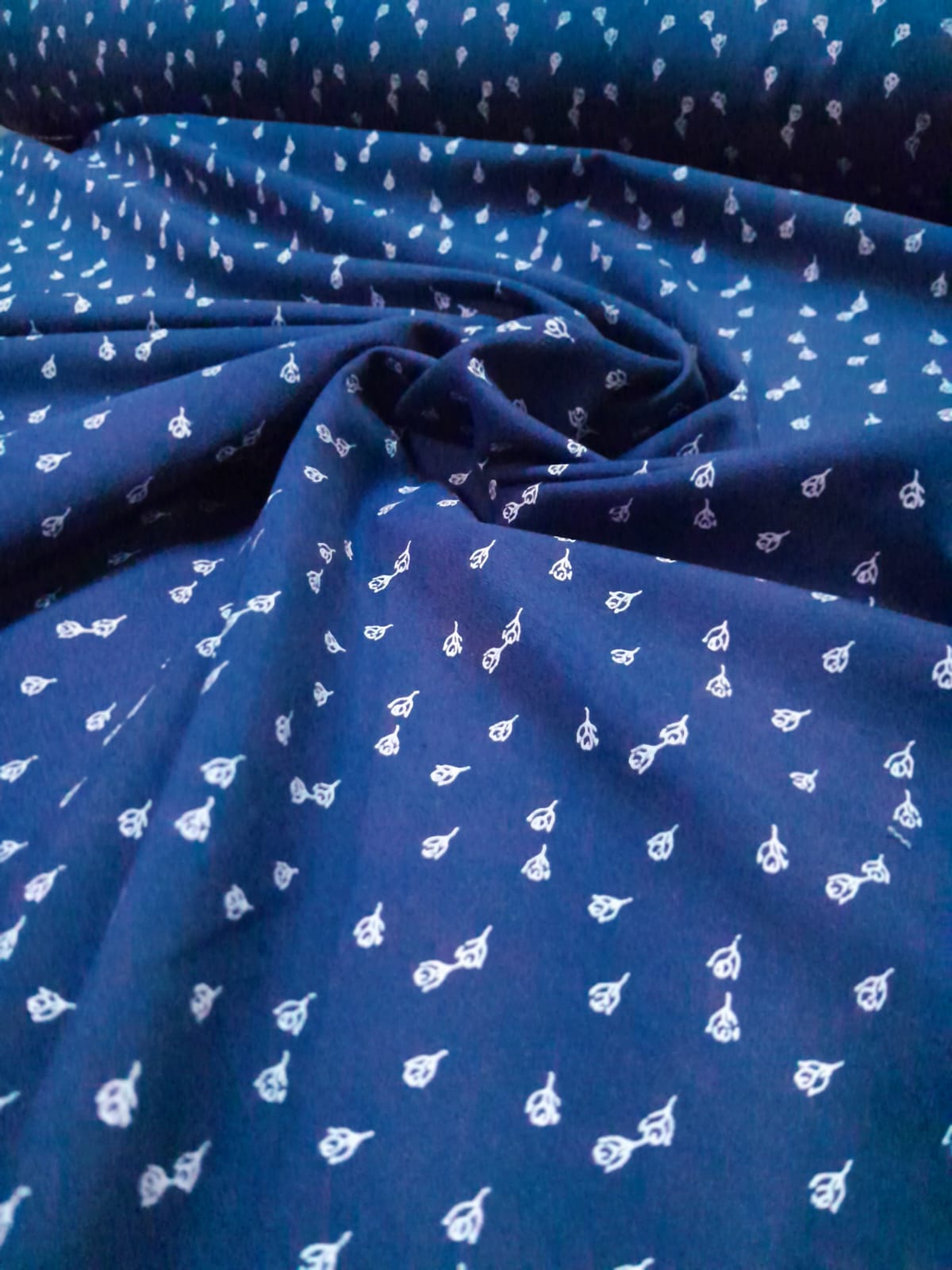 imagen de Batista estampada azul con rositas