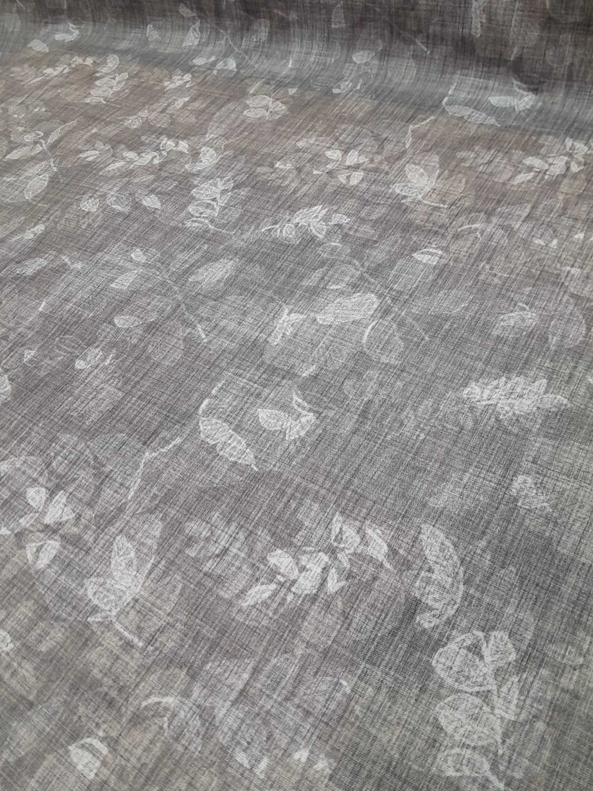 imagen de Gabardina acrilica hojas fondo gris