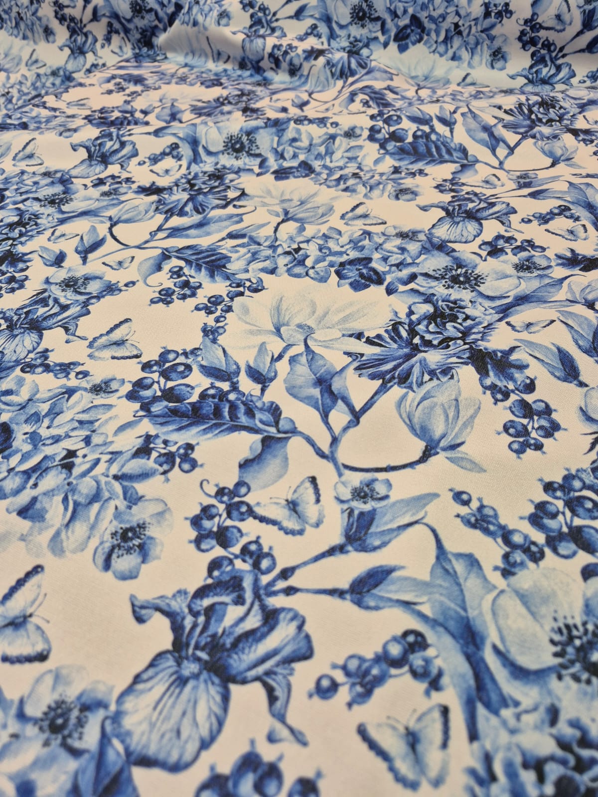imagen de Gabardina acrilica flores azules