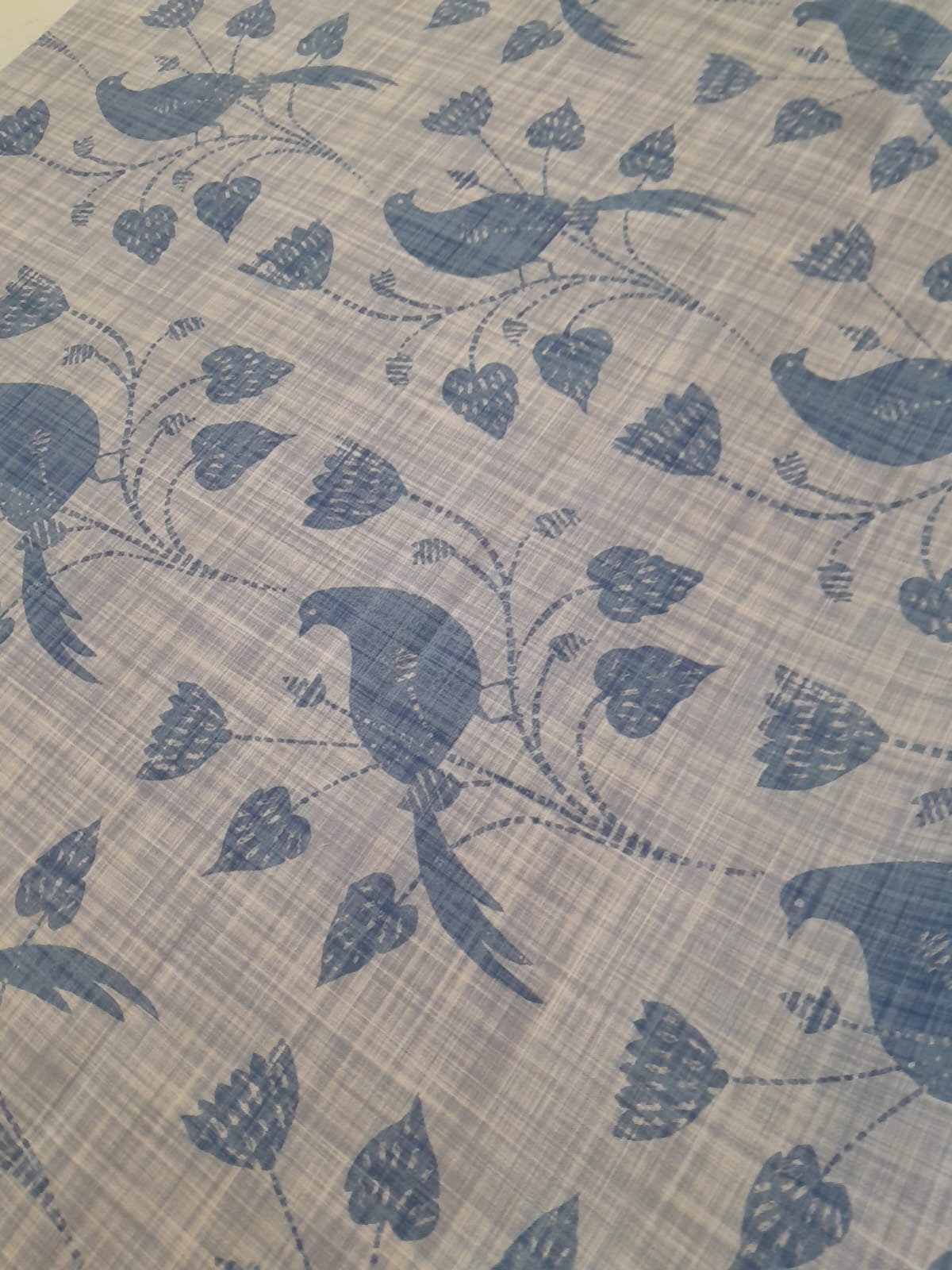 imagen de Gabardina acrilica pajaros en azul