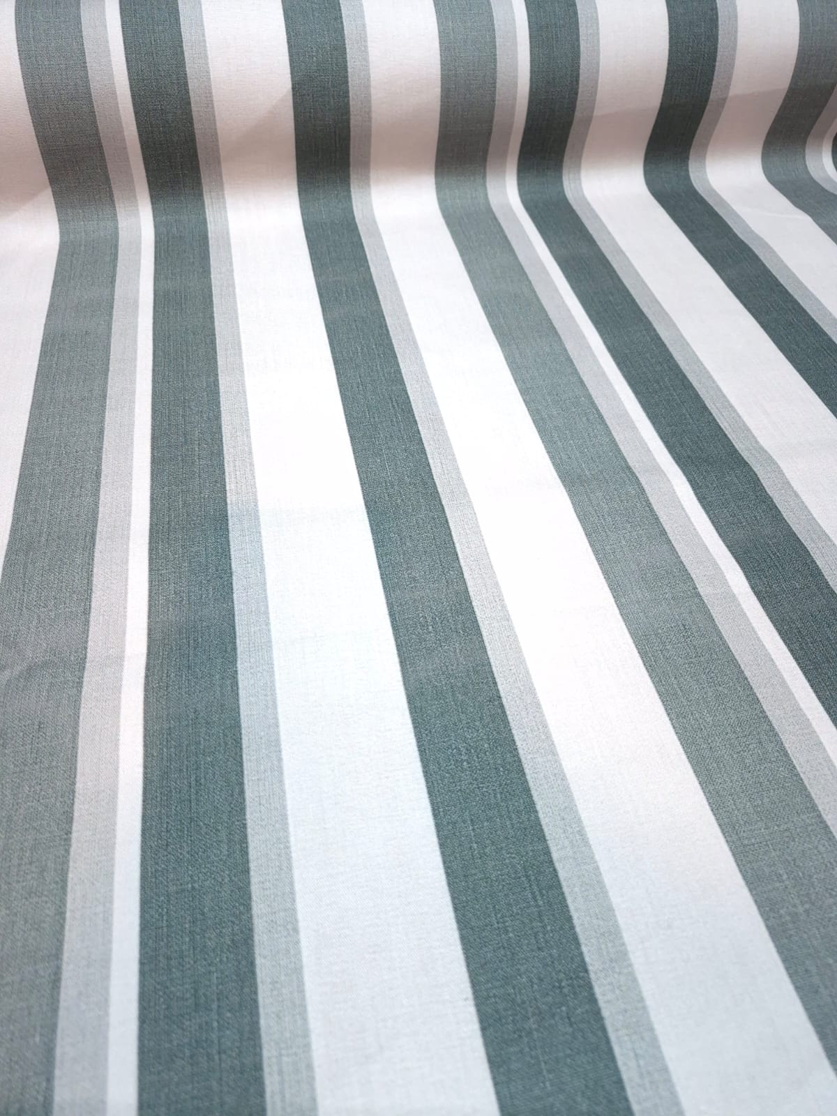 imagen de Gabardina acrilica rayada verde