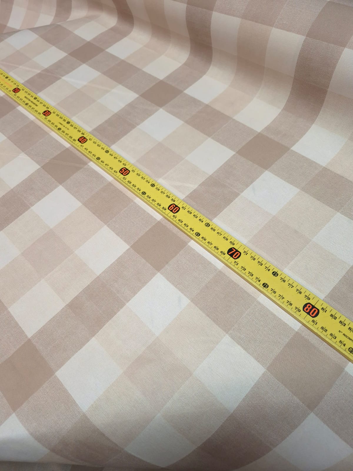 imagen de Gabardina acrilica cuadros beige 2