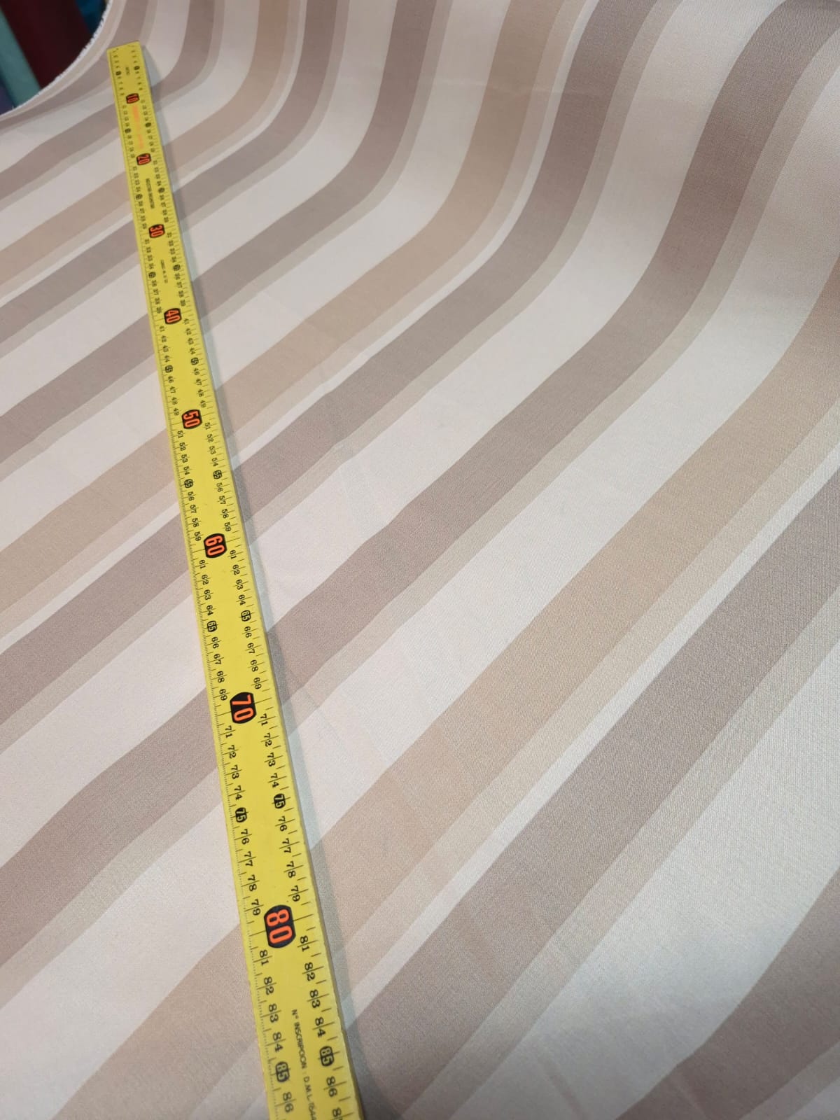 imagen de Gabardina acrilica rayada beige