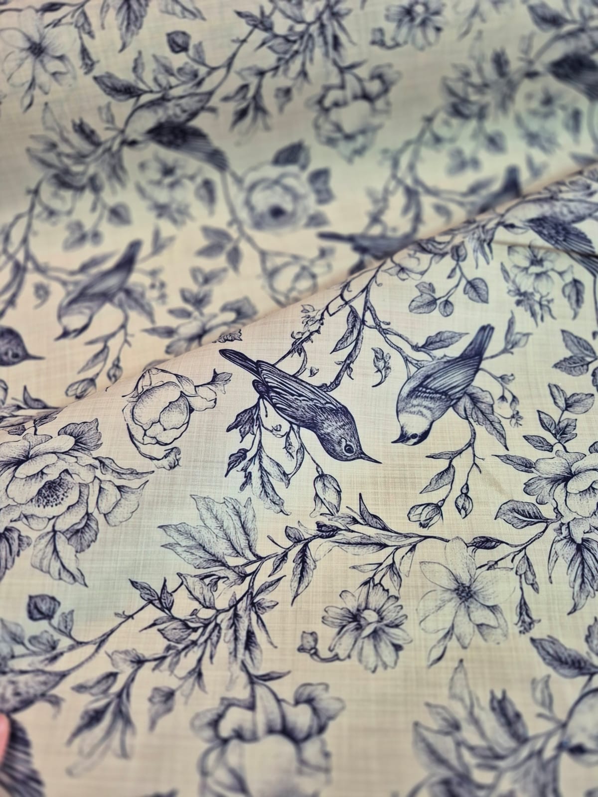 imagen de Gabardina acrilica pajaros natural