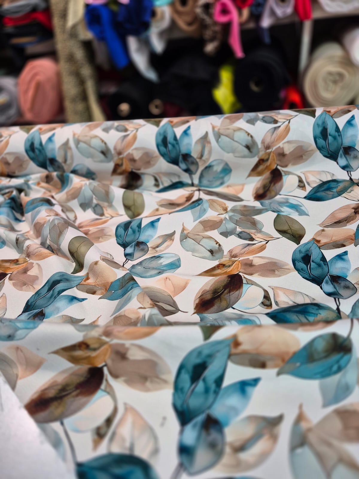 imagen de Gabardina acrilica hojas petroleo