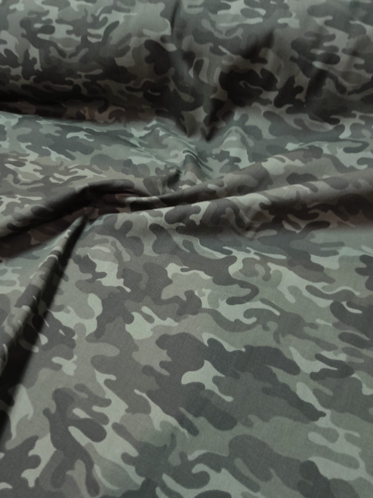 imagen de Gabardina Camuflada verde con spandex