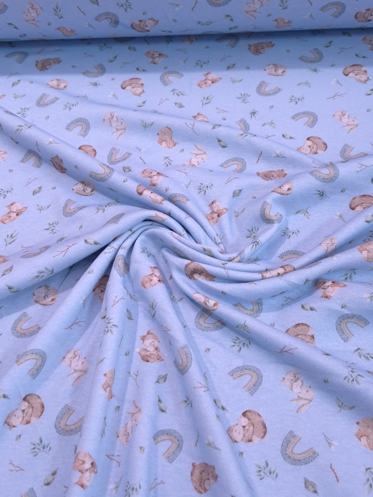 imagen de Interlock estampado arcoiris celeste