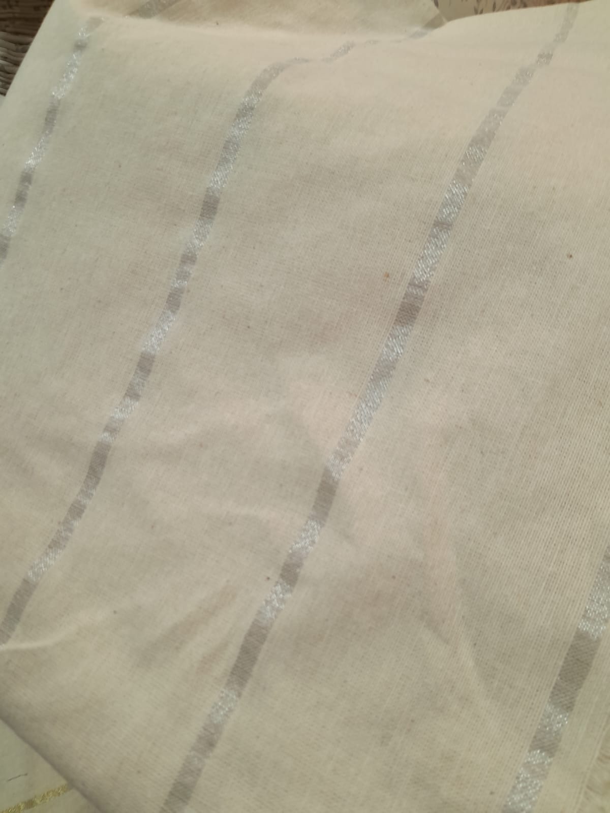 imagen de Lienzo de algodón con rayas lurex plateado
