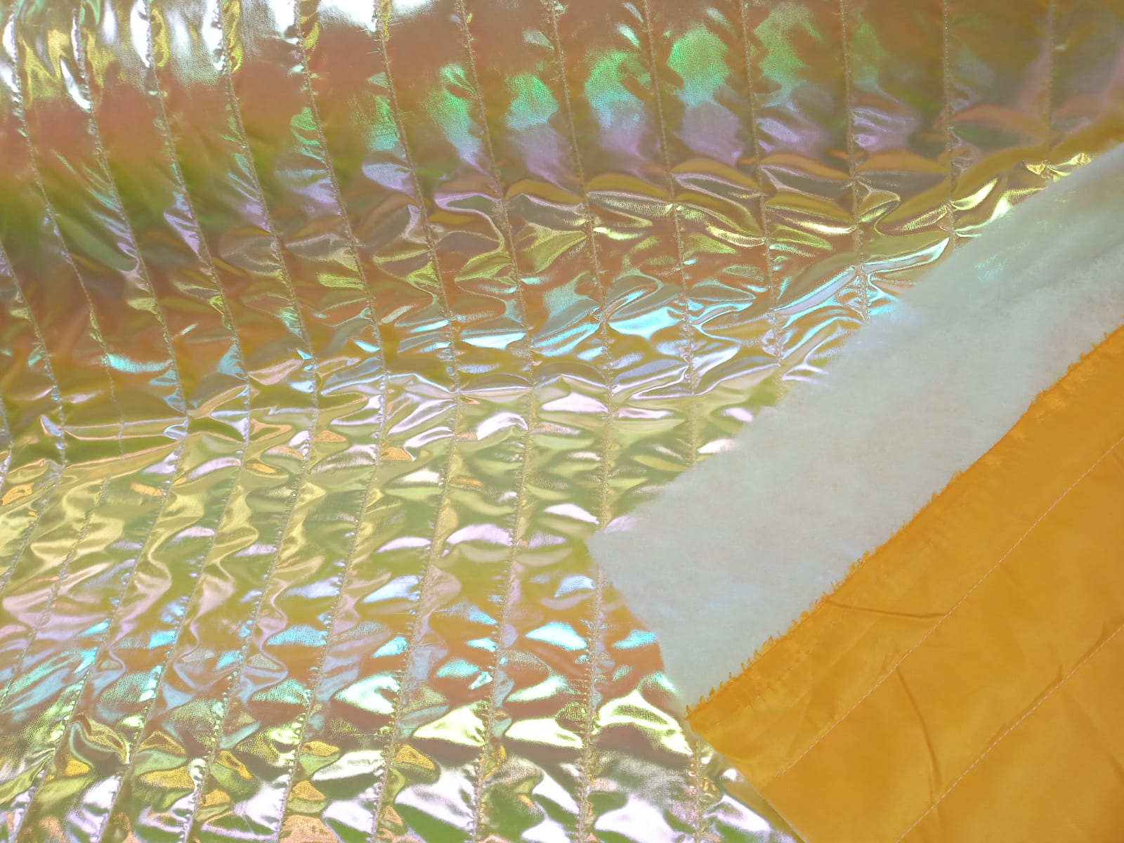 imagen de Matelasse metalizado liso dorado