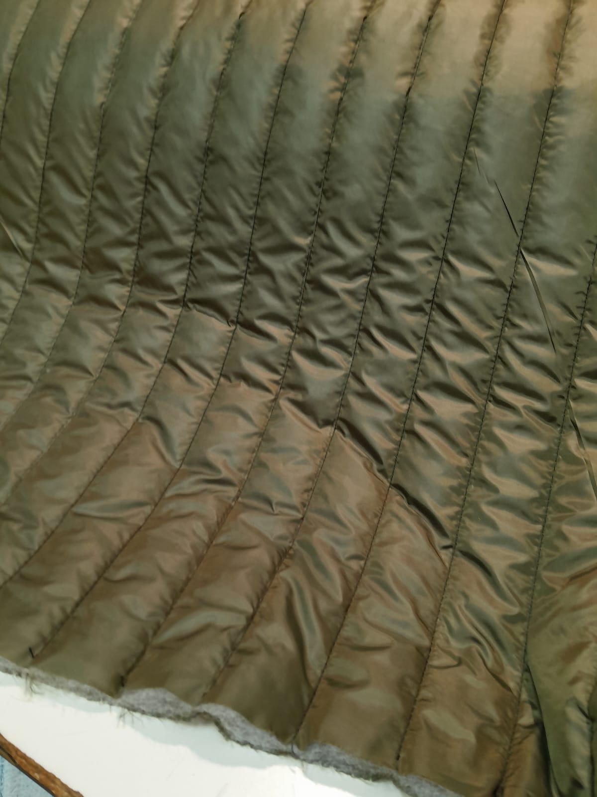 imagen de Matelasse liso verde militar