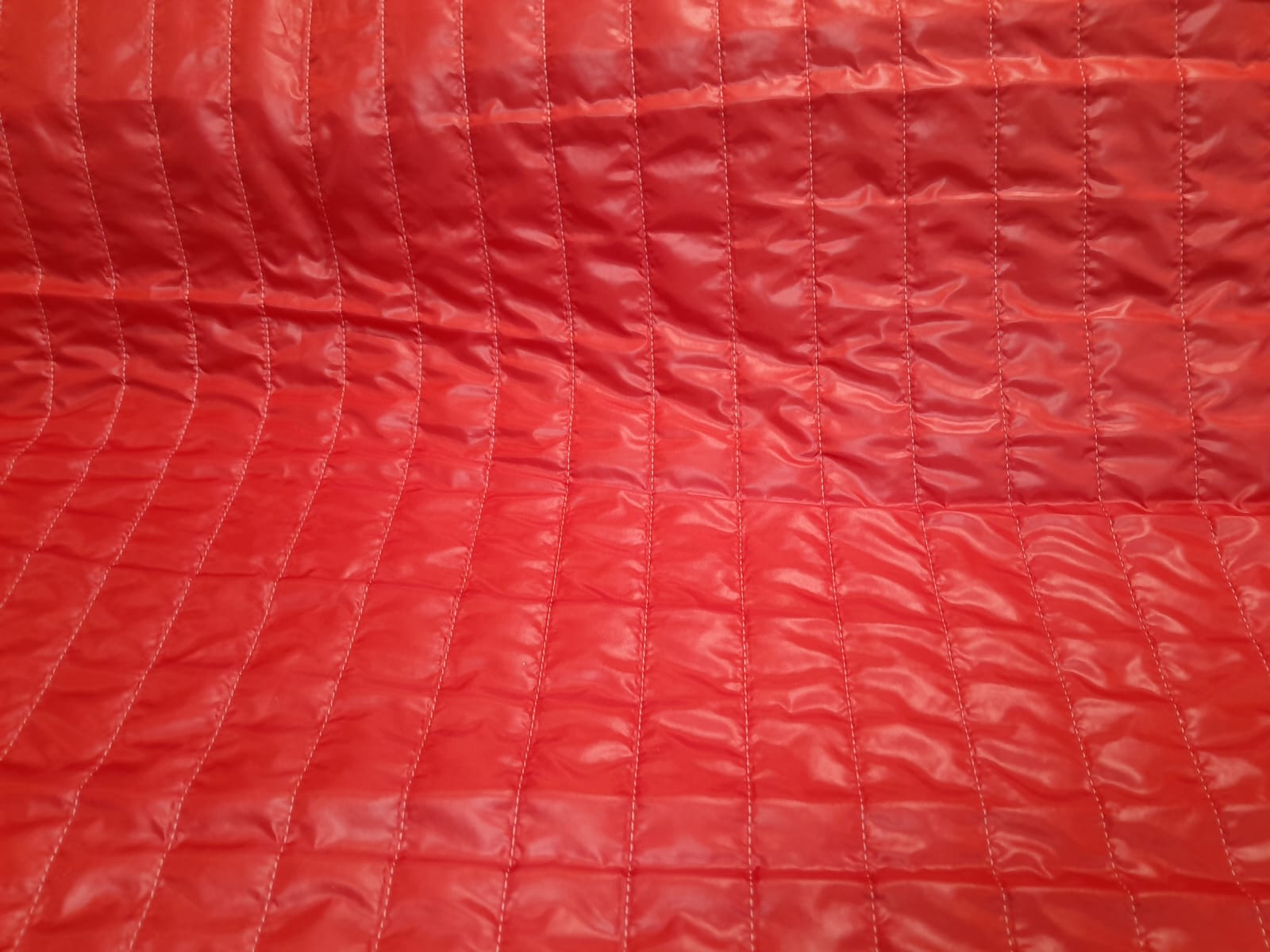 imagen de Matelasse liso rojo