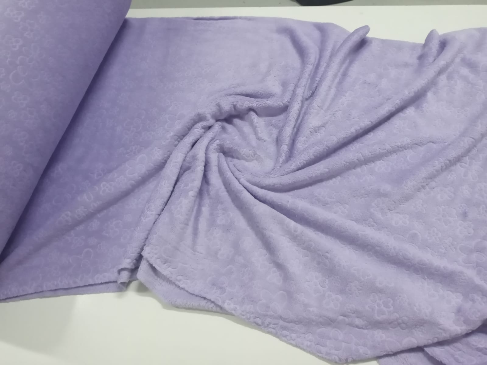 imagen de Polar soft Labrado flores lila