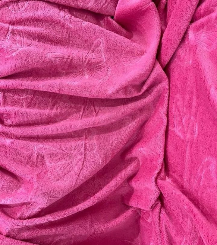 imagen de Polar soft Labrado mariposas fucsia