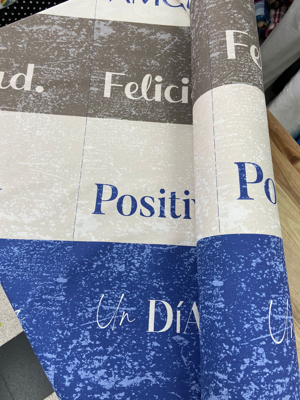 imagen de Paño gabardina almohadones letras