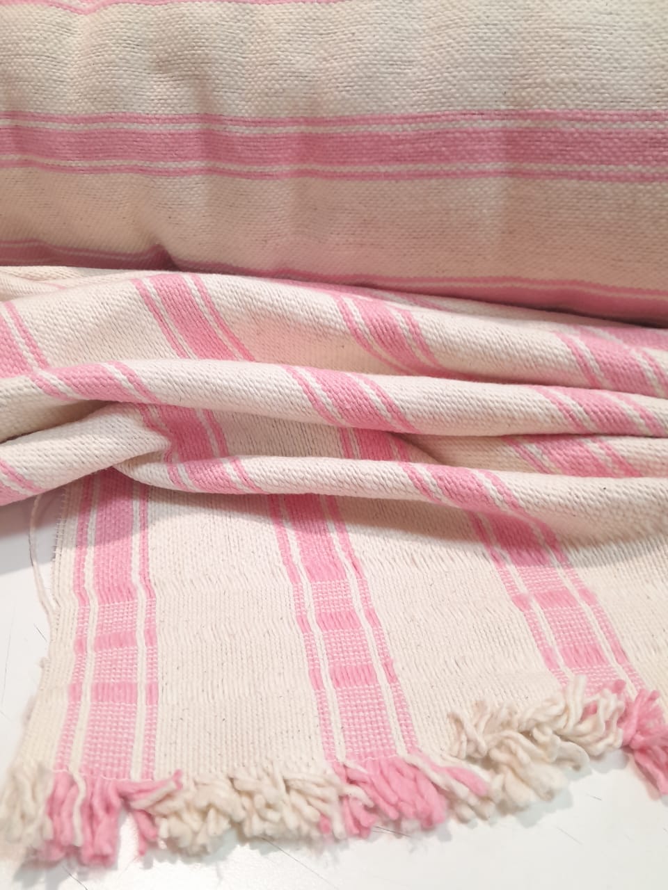imagen de Pabilo manta rustica crudo con rosa
