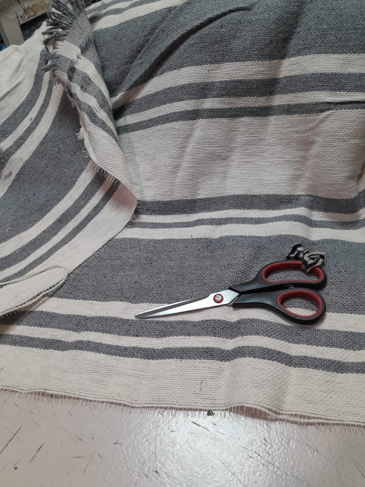 imagen de Pabilo manta rustica raya ancha gris