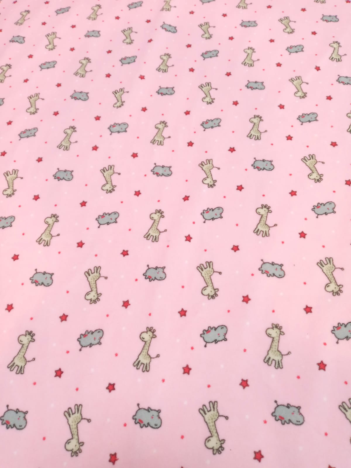 imagen de Plush estampado jirafas e hipopótamos fondo rosa