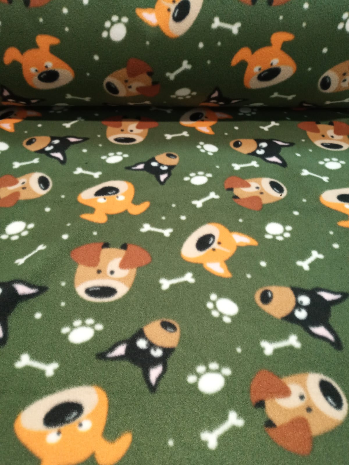 imagen de Polar estampado perritos y huesos
