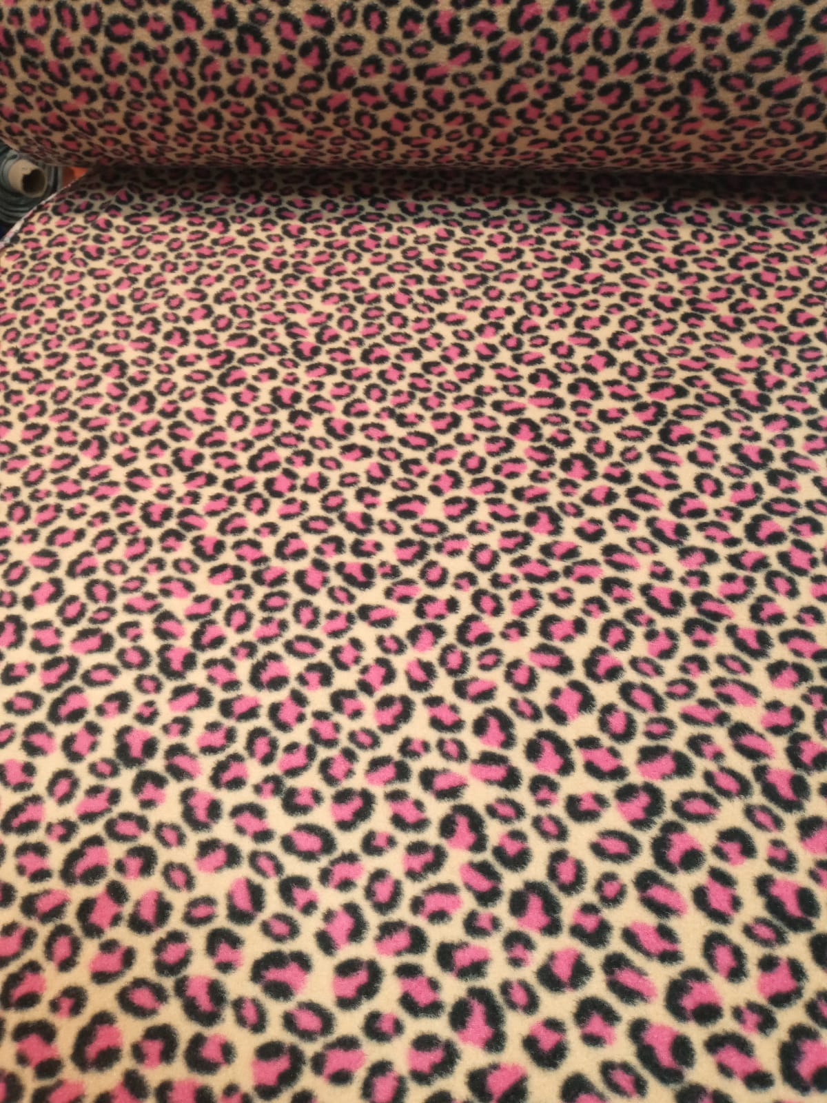 imagen de Polar estampado animal print rosa