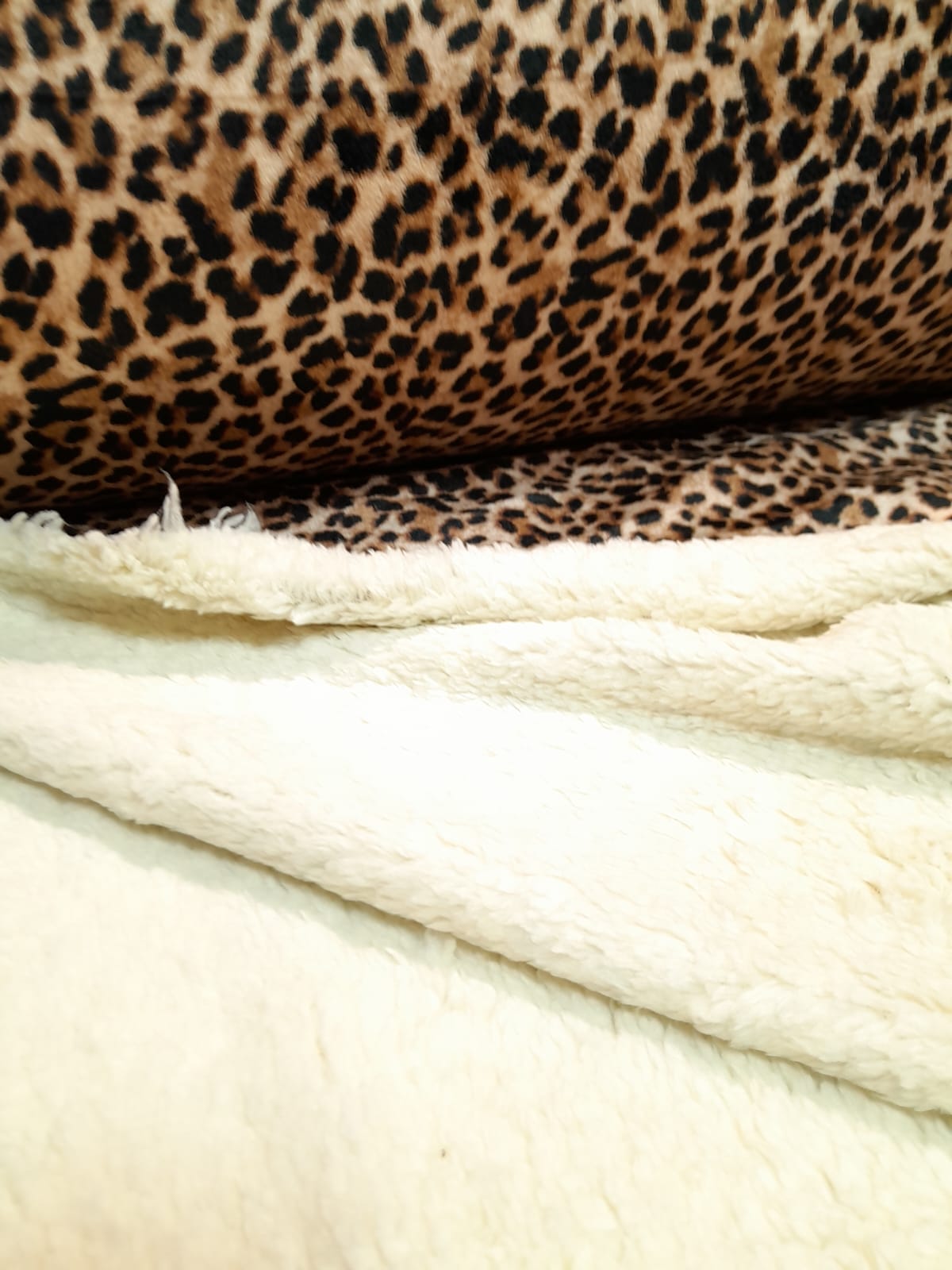 imagen de Polar soft con corderito animal print