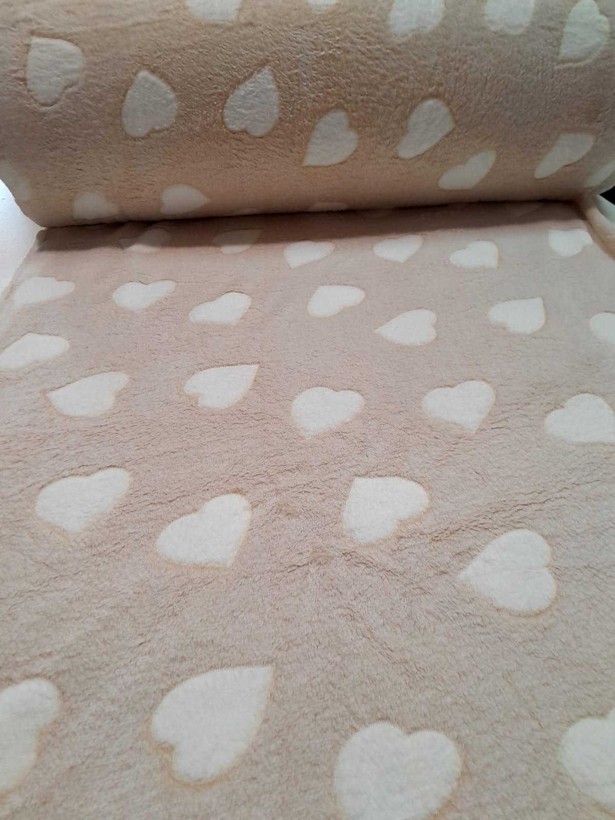 imagen de Polar soft luminoso beige con corazon