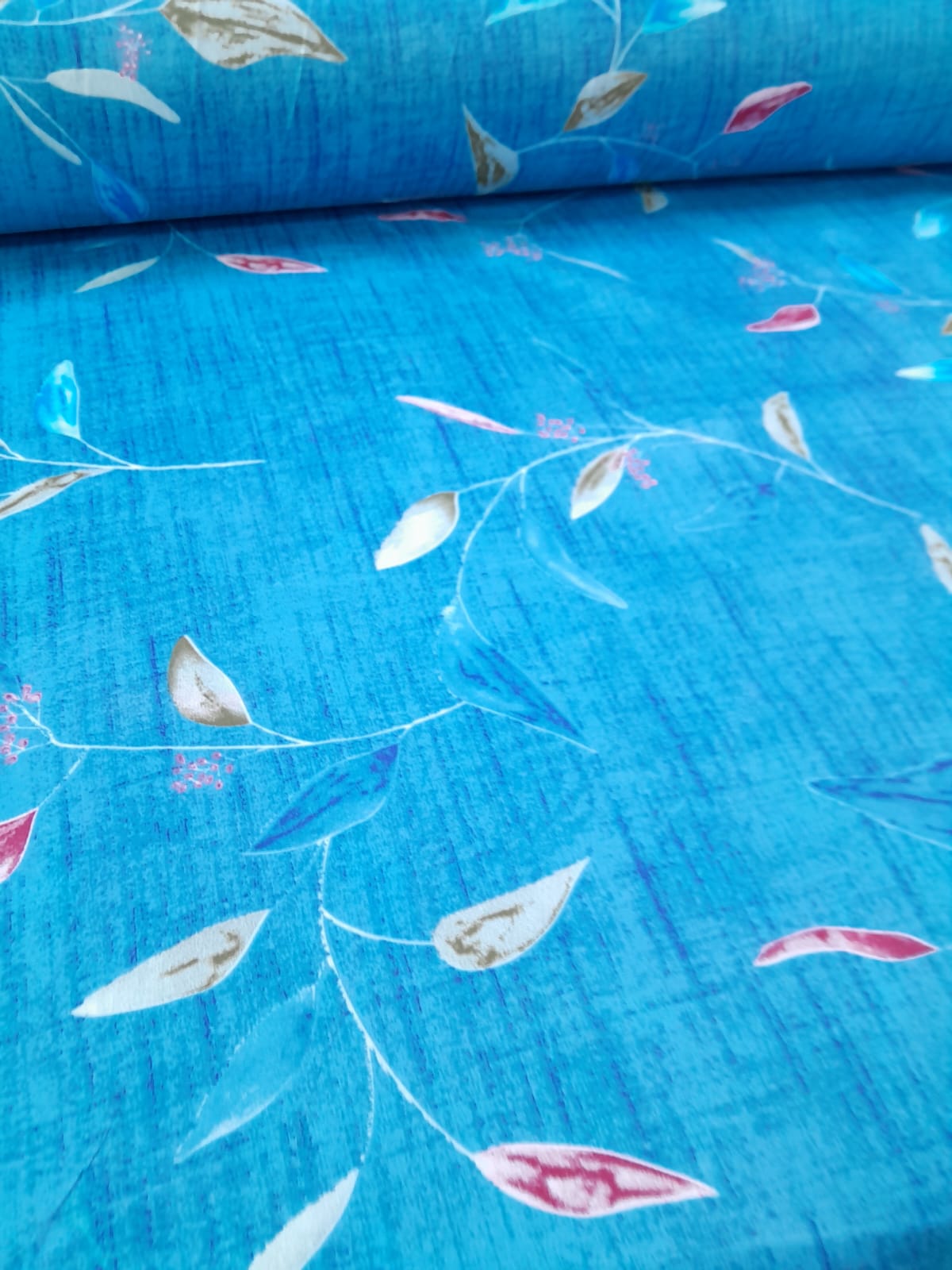 imagen de Sabanero azulino con hojas