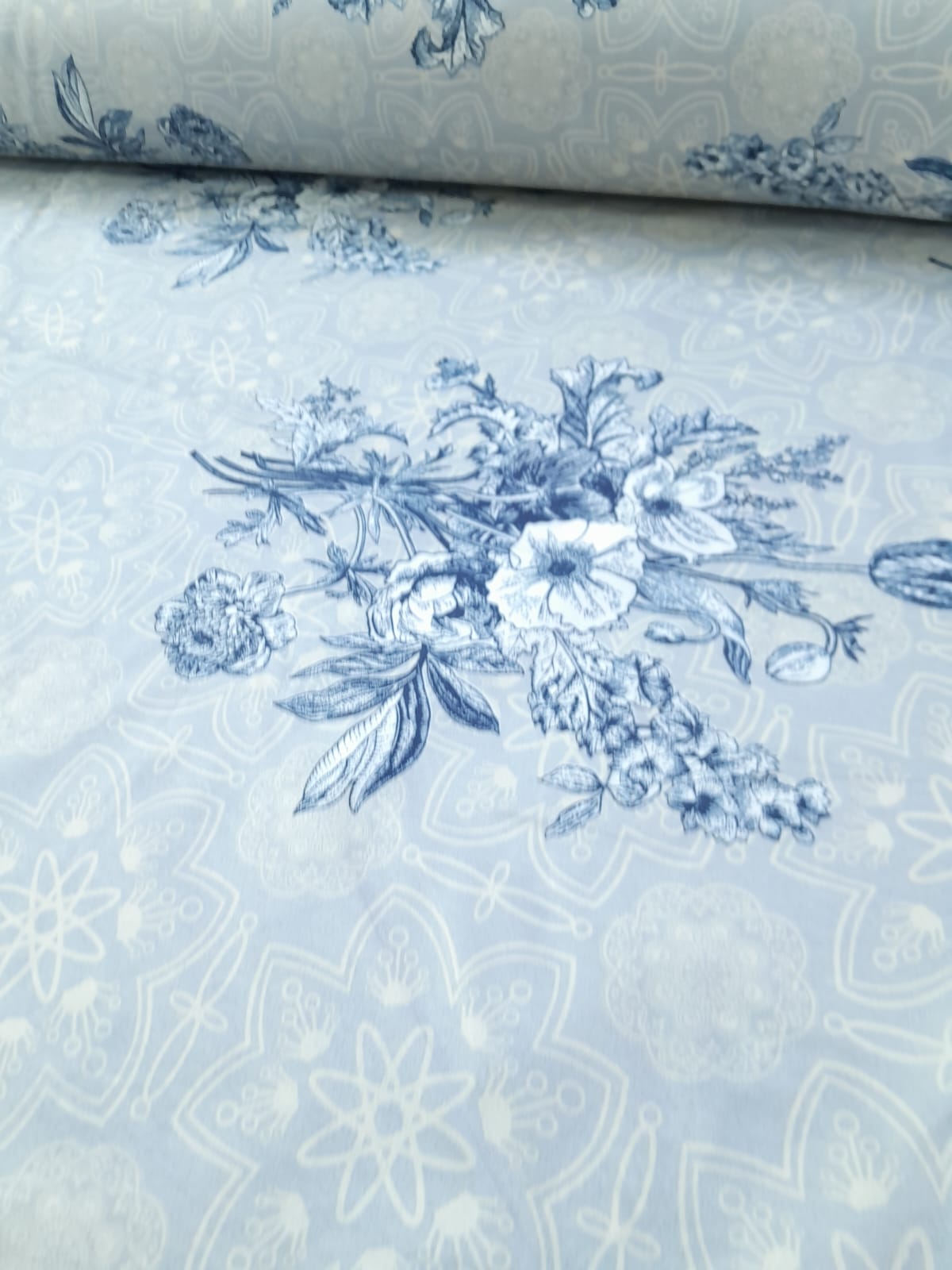 imagen de Sabanero flores base gris