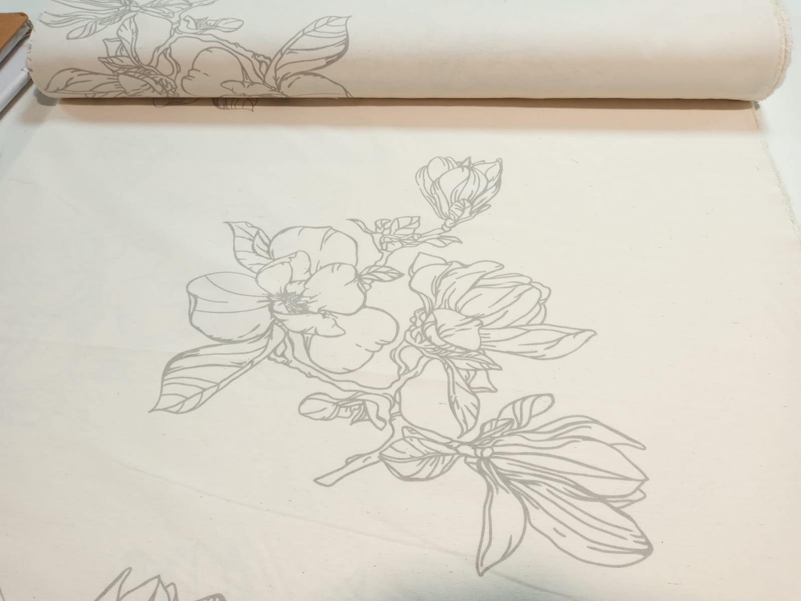 imagen de Tussor estampado magnolia gris