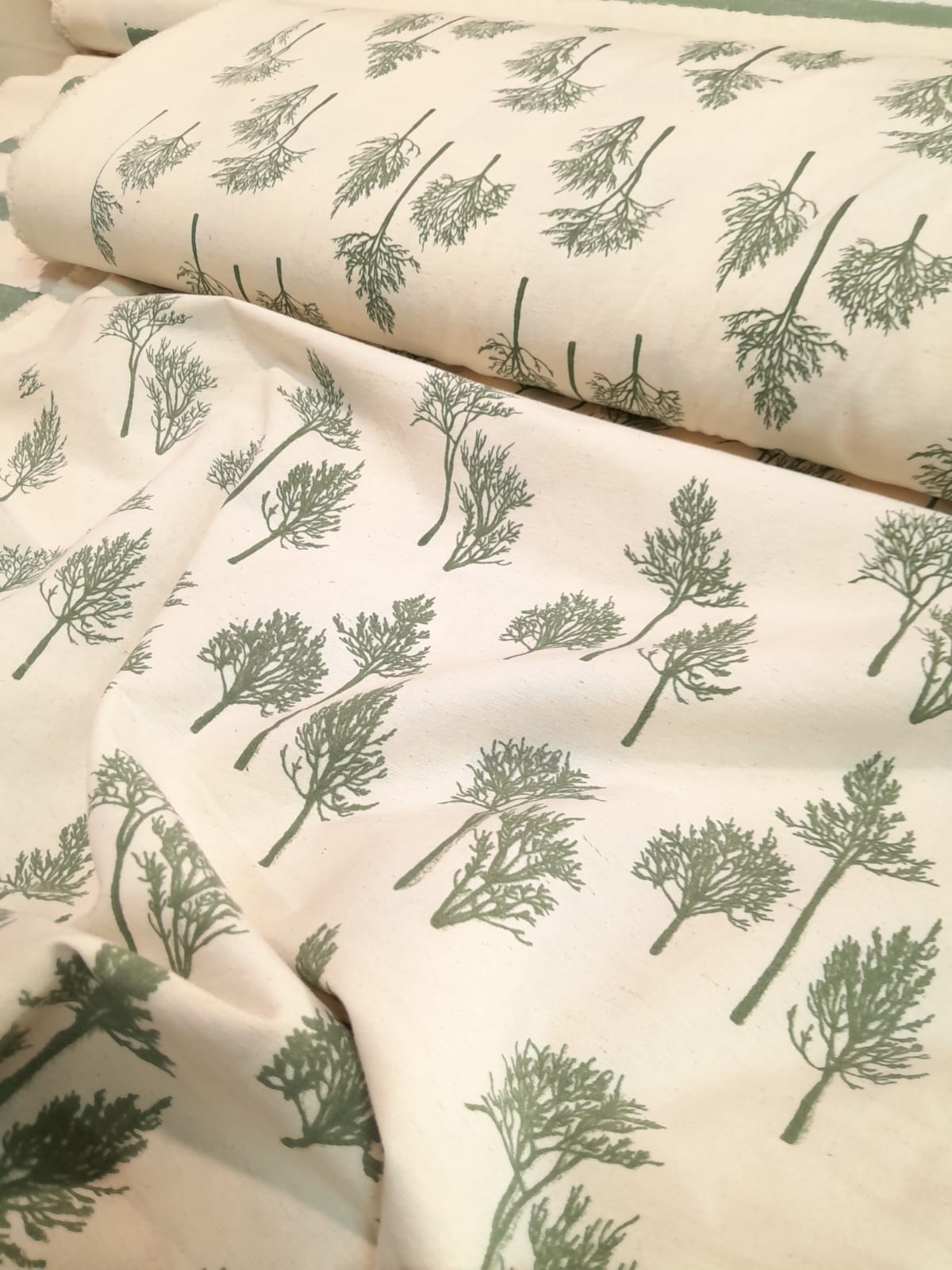 imagen de Tussor estampado arbolito verde