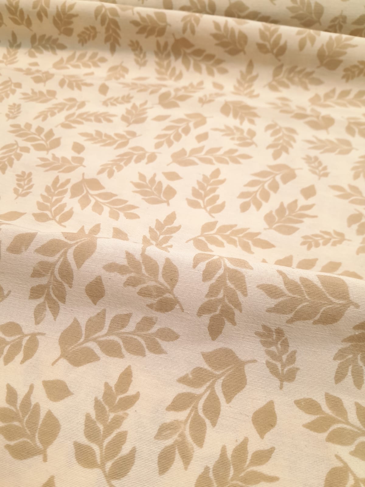 imagen de Tussor estampado hojitas beige