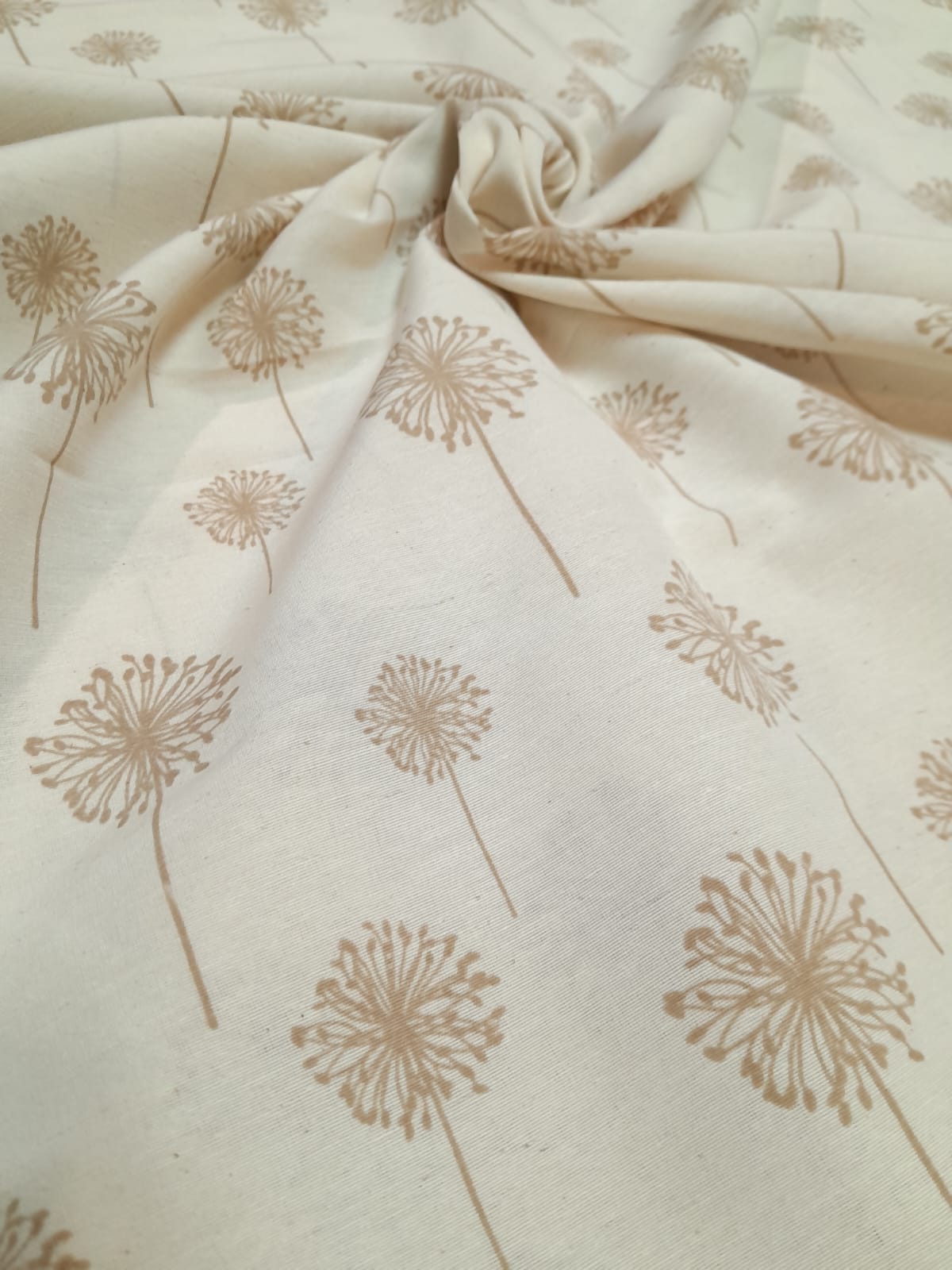 imagen de Tussor estampado diente de leon beige