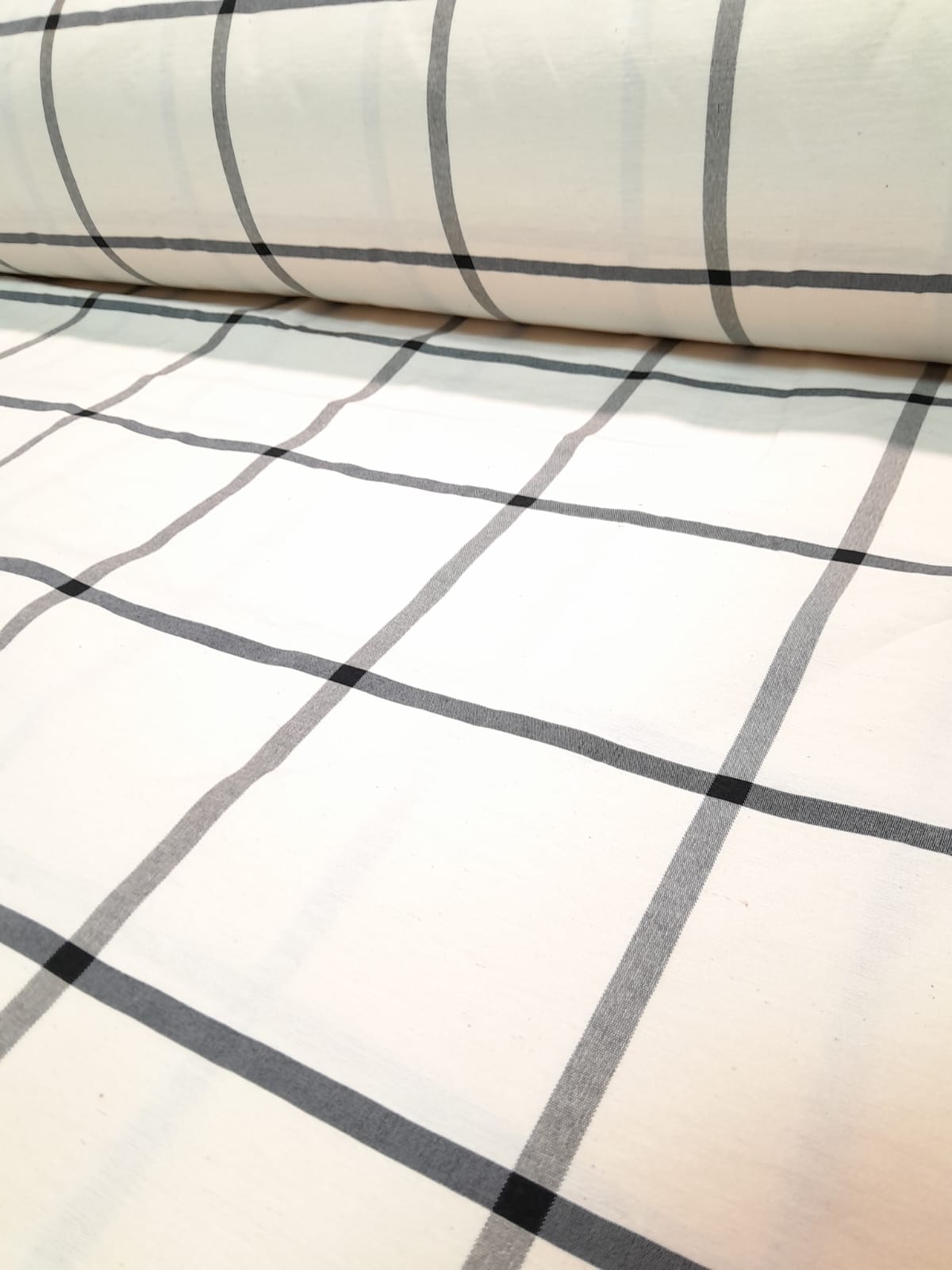 imagen de Tussor cuadros pesado negro