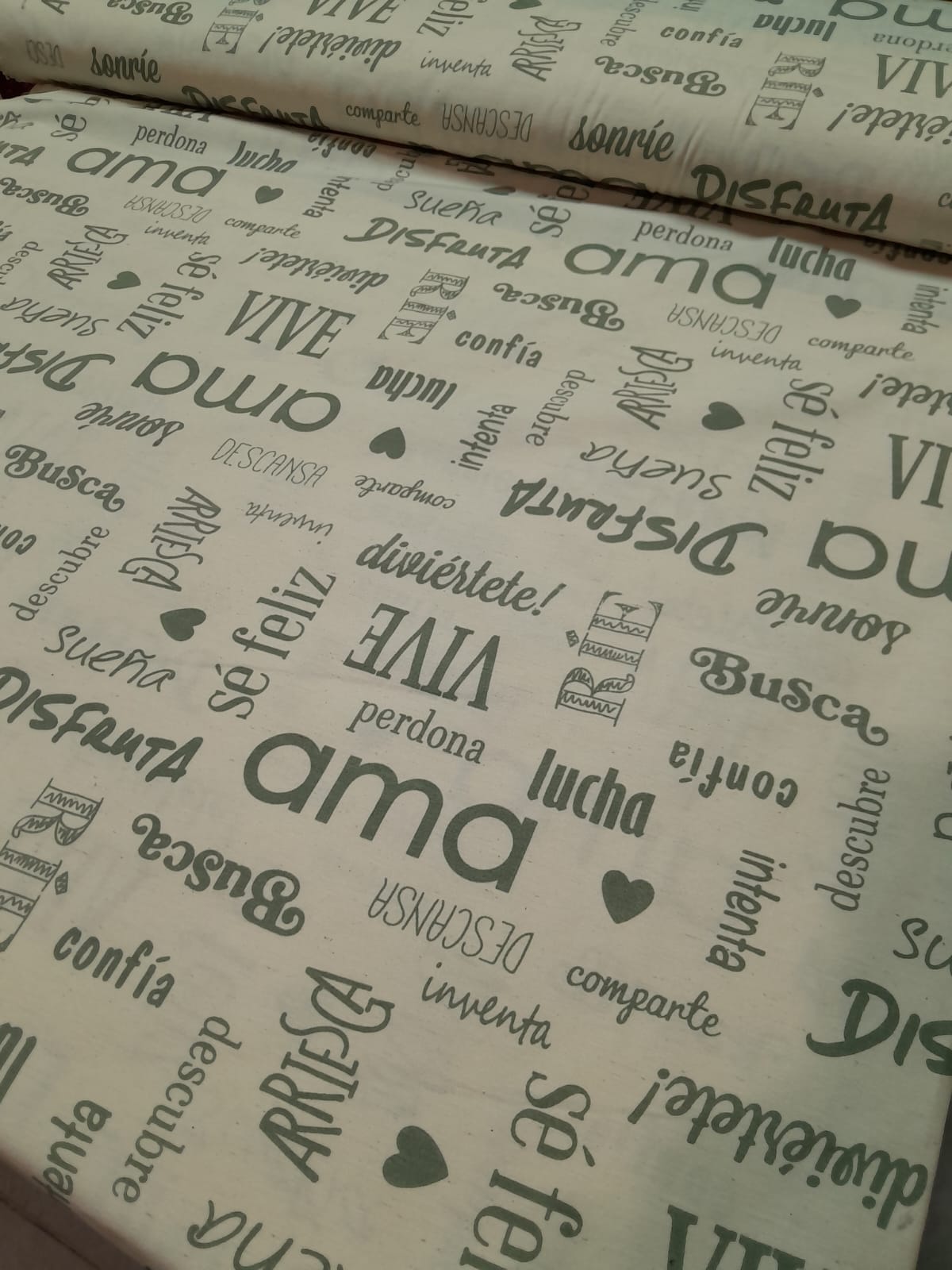 imagen de Tussor estampado frases y letras verde seco