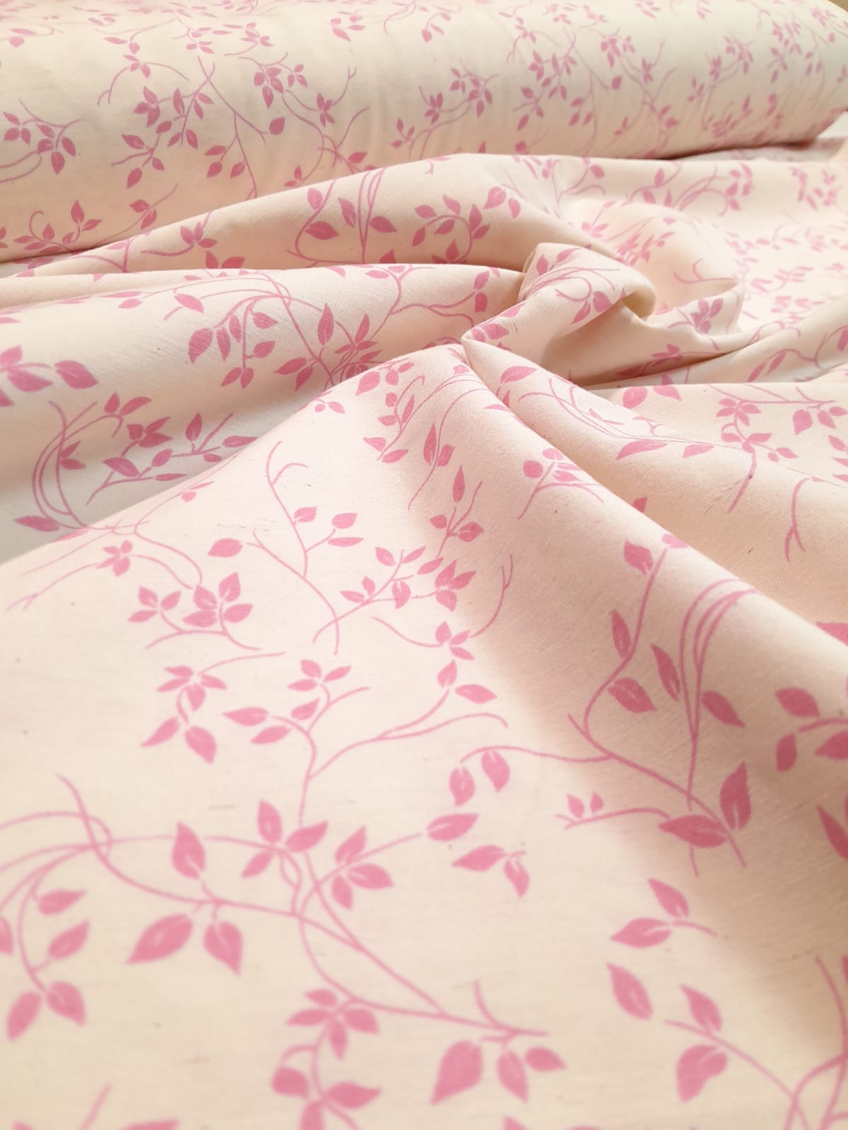 imagen de Tussor estampado hojitas rosas