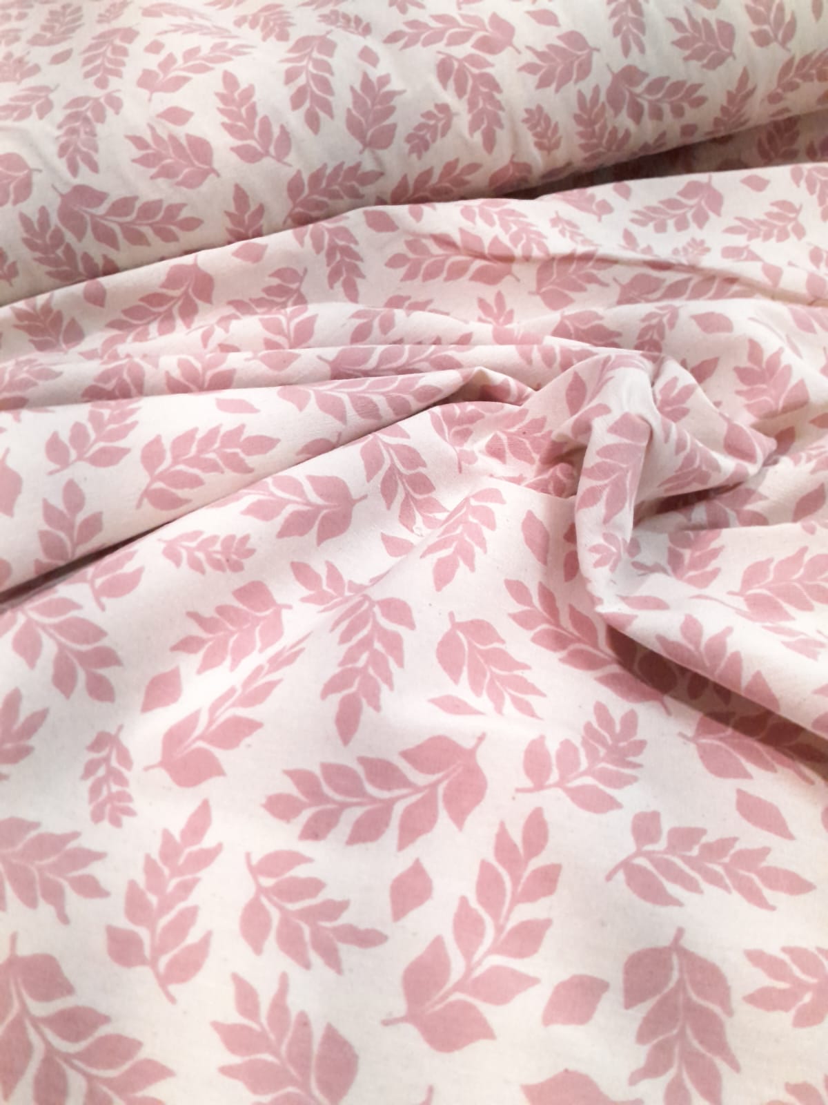 imagen de Tussor estampado hojitas rosa