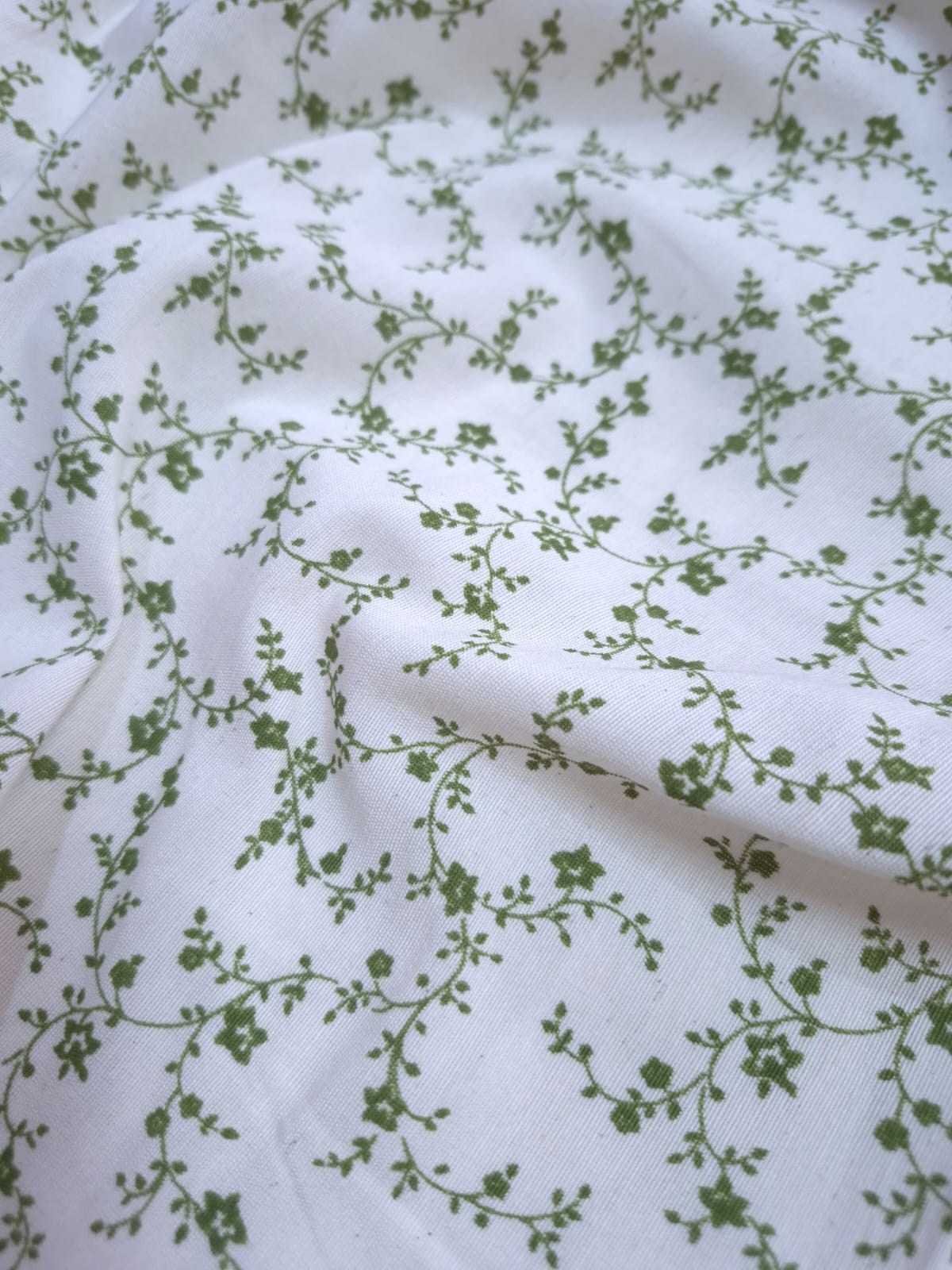 imagen de Tussor estampado flor pequeña verde ingles