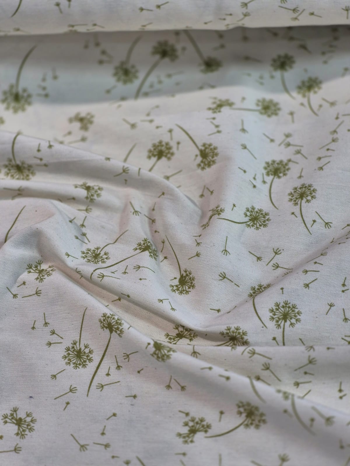 imagen de Tussor estampado diente de leon oro