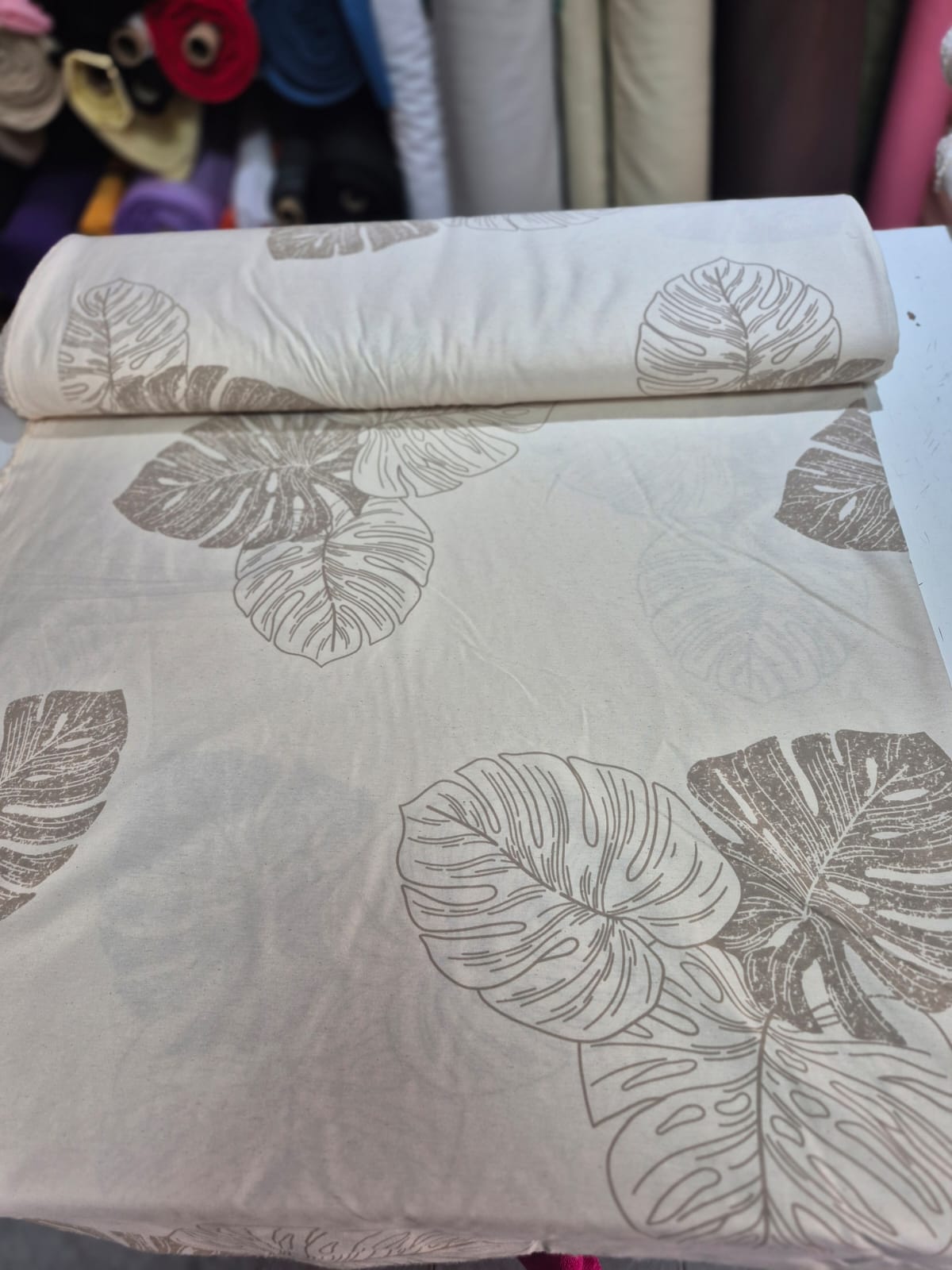 imagen de Tussor estampado palma beige