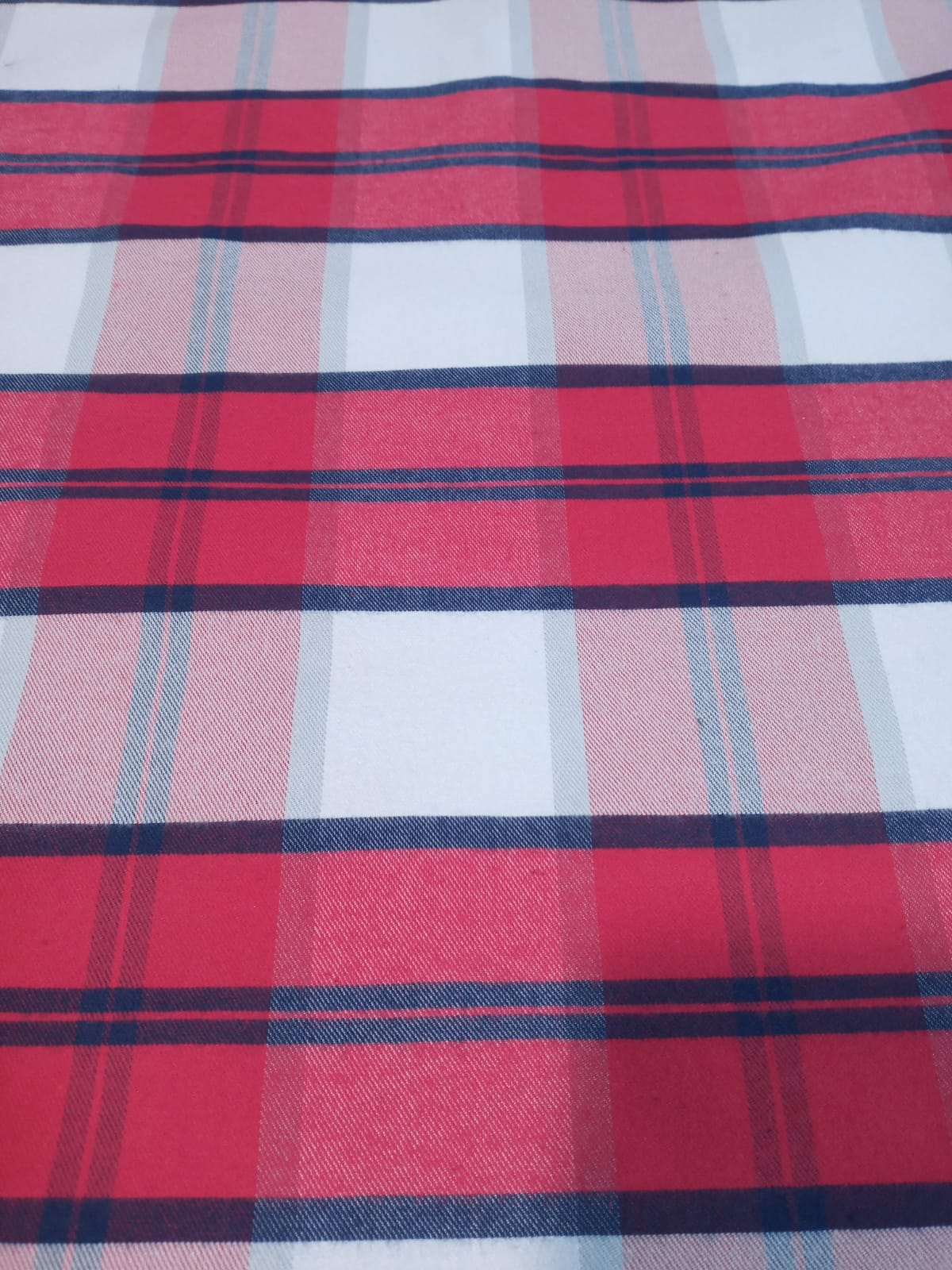 imagen de Camisaco rojo, blanco y azul