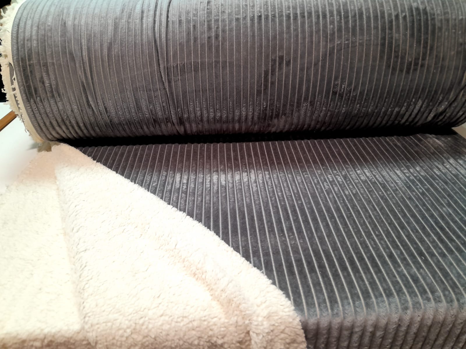 imagen de Corderoy con corderito gris