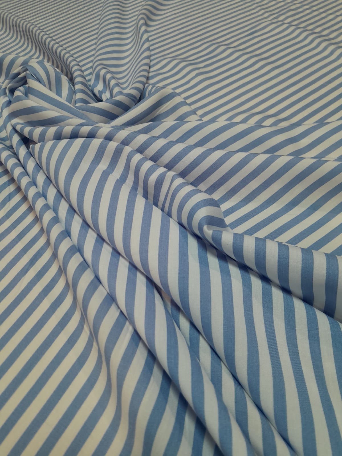 imagen de Fibrana estampada rayada celeste y blanco