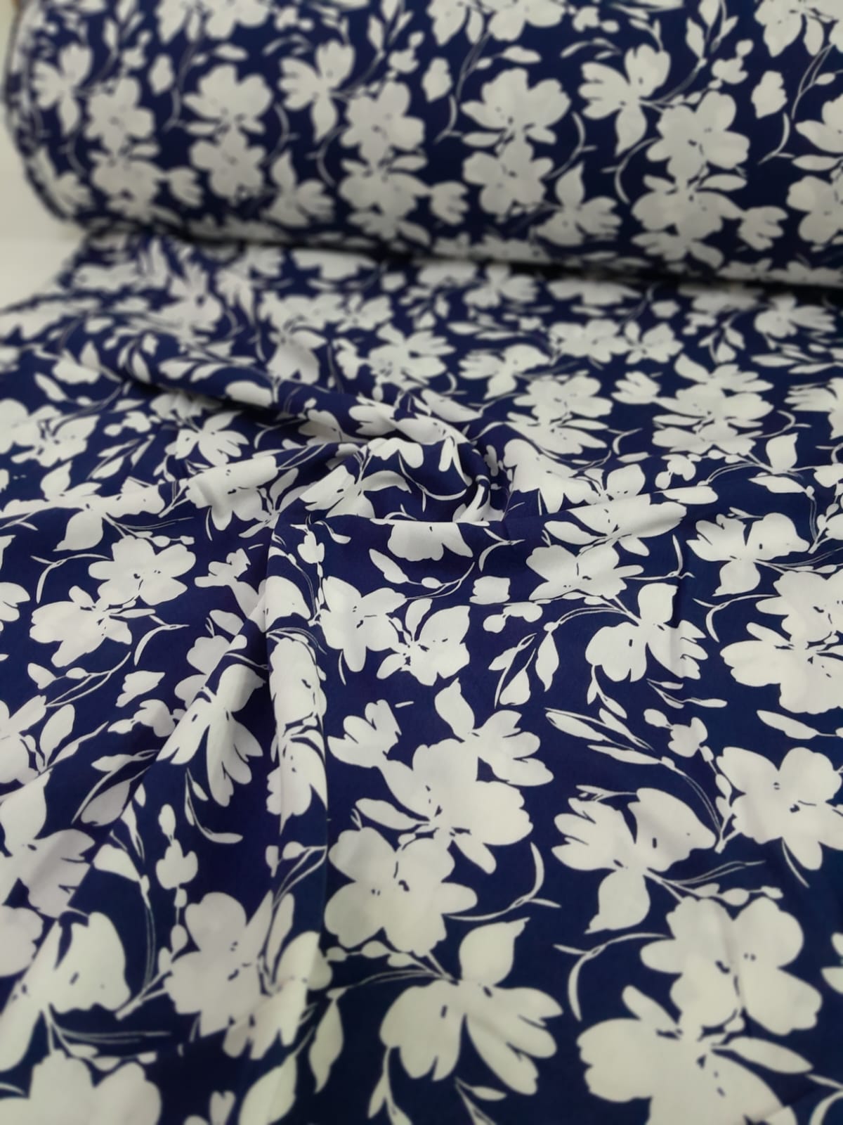 imagen de Fibrana estampada azul con flor blanca