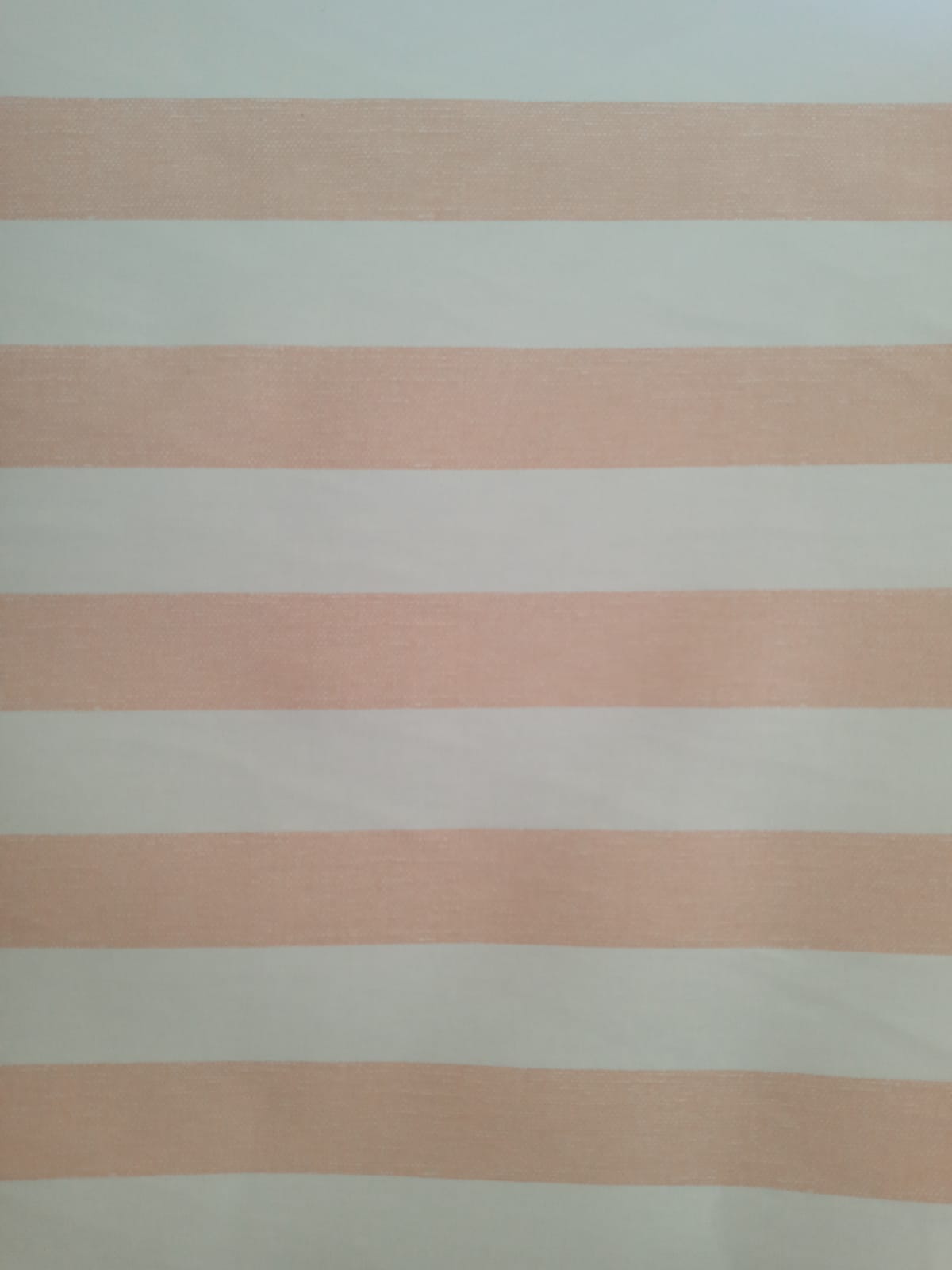 imagen de Gabardina salmón y blanco