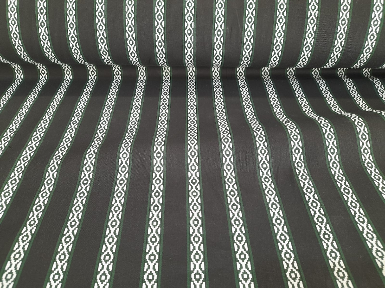 imagen de Gabardina guarda pampa negro