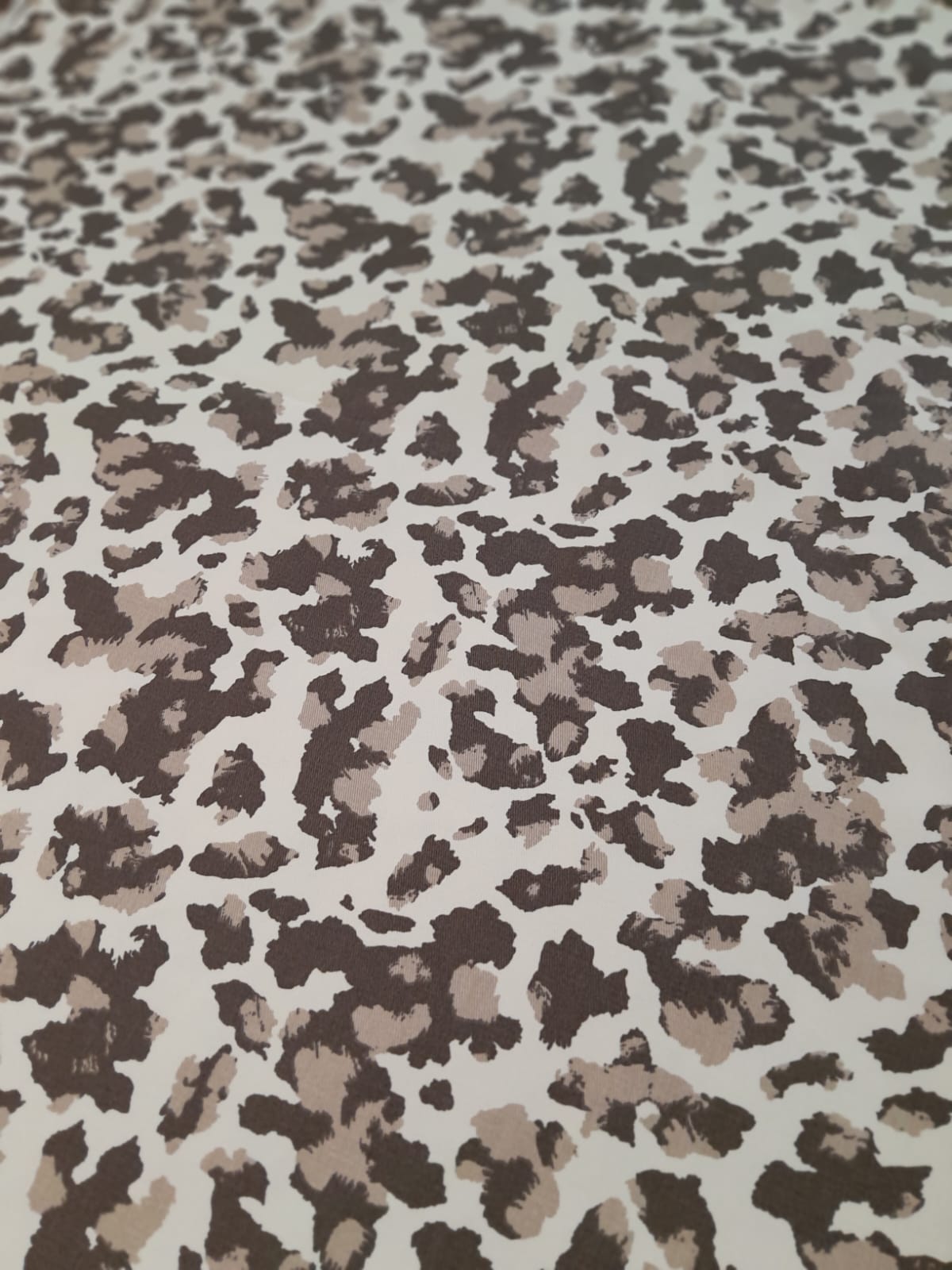 imagen de Gabardina estampada vaca
