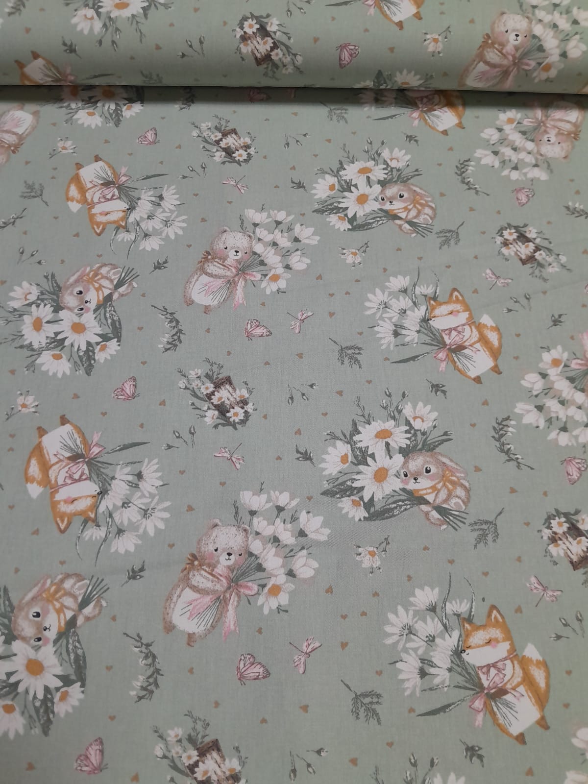 imagen de Gabardina margarita malva